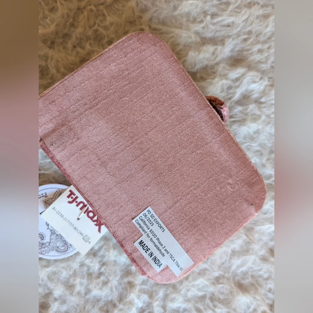 Floral Embroidered Card Holder in Pink